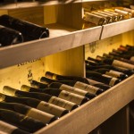 reportaż fotograficzny w piwniczce z winami